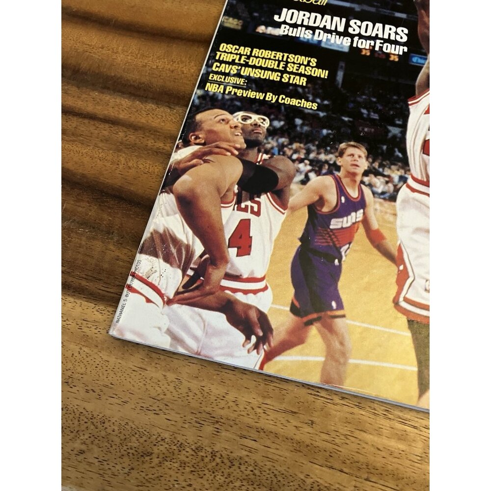 Street & Smith's Pro Basketball Magazine MICHAEL JORDAN Bulls 1993-94 NBA - Picture 3 of 8